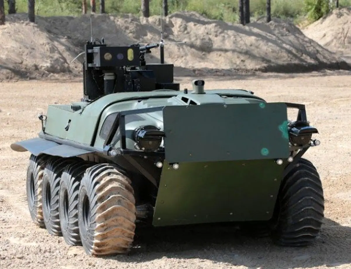 ربات‌های مجهز روسی به جنگ تروریست‌ها می‌روند!+ تصاویر