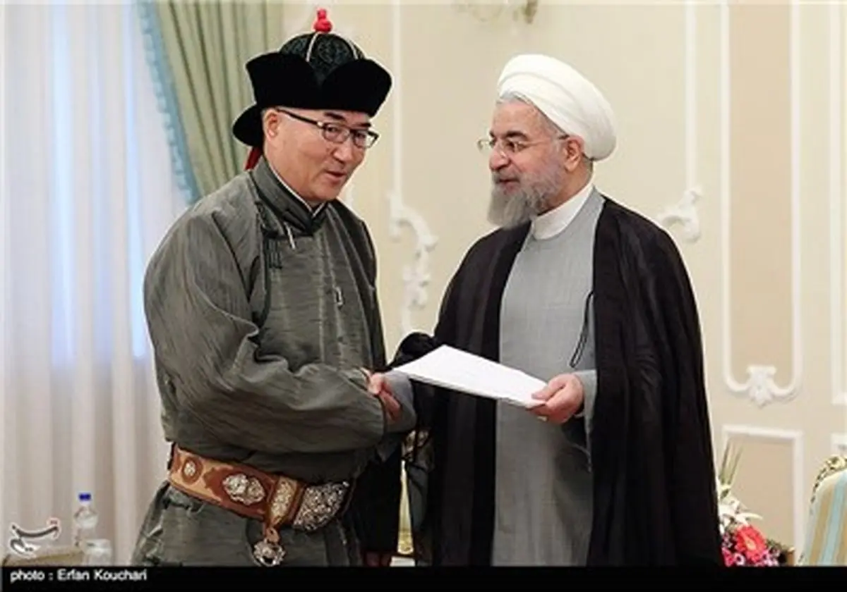 لباس مغولی سفیر در ساختمان ریاست جمهوری/عکس