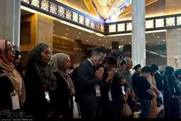 یک دقیقه سکوت به احترام قربانیان هواپیمای ناپدید شده مالزی/عکس