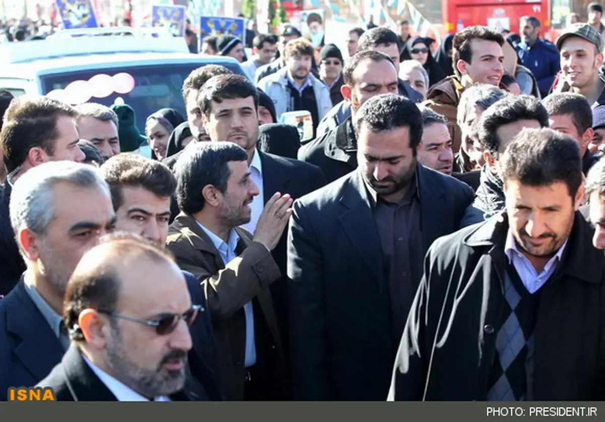 احمدی‌نژاد در راهپیمایی 22 بهمن/عکس