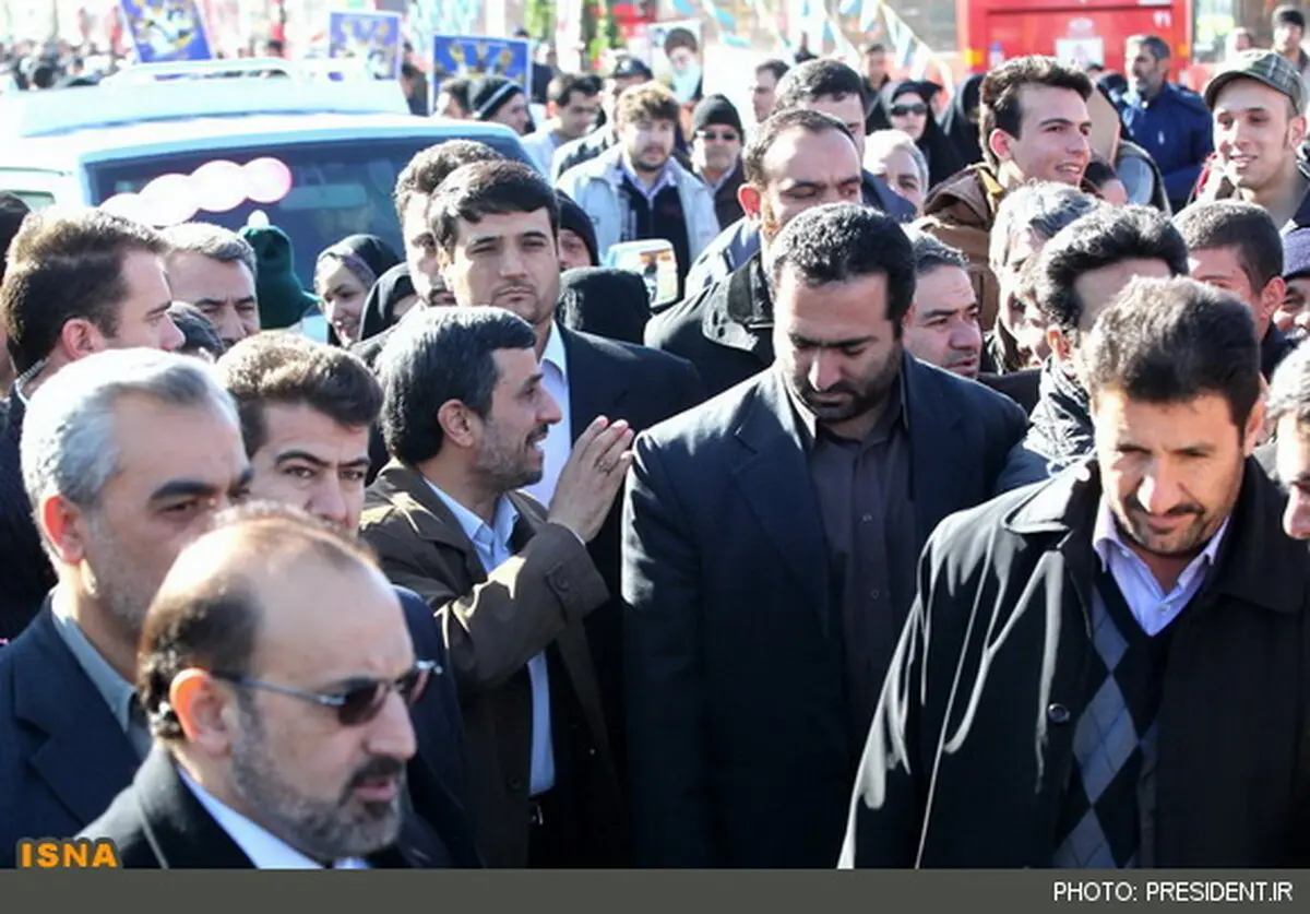 احمدی‌نژاد در راهپیمایی 22 بهمن/عکس