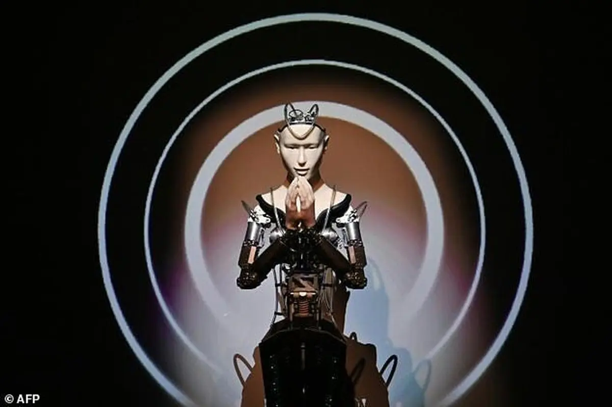 رونمایی ژاپنی‌ها از ربات راهب در معبد بودایی! + عکس