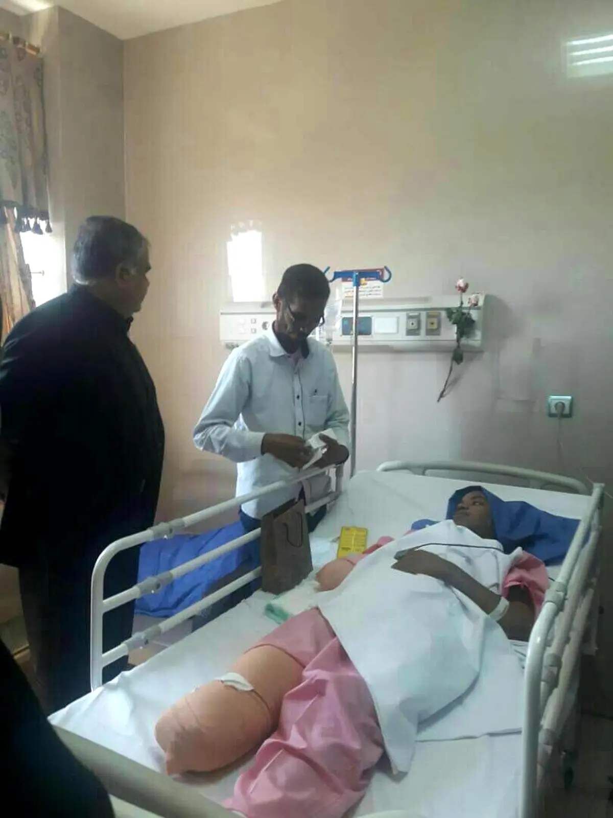 تصویری دردناک از قطع دست و پای یکی از دانش‌آموزان سانحه واژگونی اتوبوس
