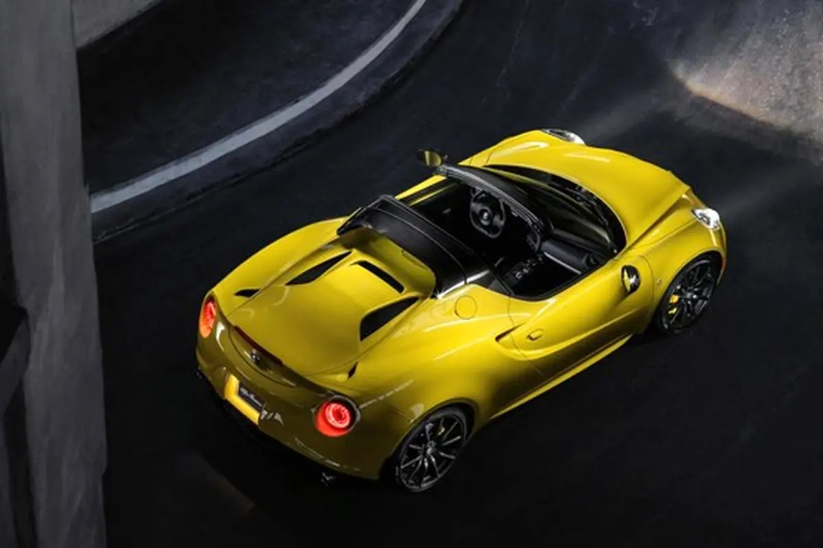 آلفارومئو 4C اسپایدر رونمایی شد + عکس