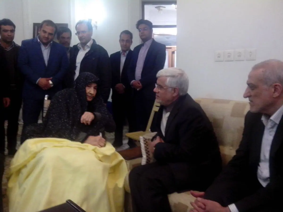 دیدار  عارف با همسر آیت الله خاتمی/ عکس