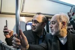 سلفی با صالحی در مترو / عکس