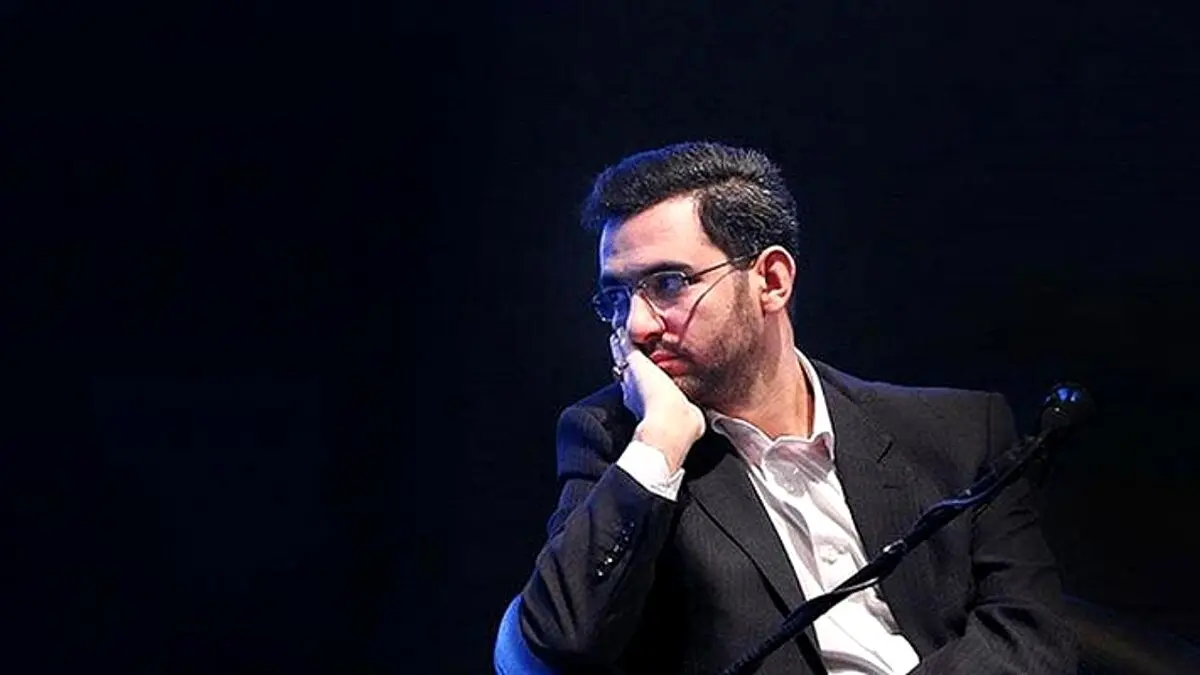 پایان چندماه مجادله بر سر تلگرام؛ سه شنبه برای ایرانی ها بدون تلگرام قانونی آغاز شد /تکذیب یک خبر درباره تلگرام؛ بلاک چین فعلا نمی آید/ آیا روحانی در اعتراض به فیلترینگ سخنرانی خود را لغو کرده است؟/ماجرای استعفایی که به یکباره منتفی شد/ در جلسه محرمانه رو