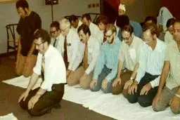 تصویری از نماز جماعت با اقتدا به ابراهیم یزدی، تگزاس، ۱۹۶۸ میلادی