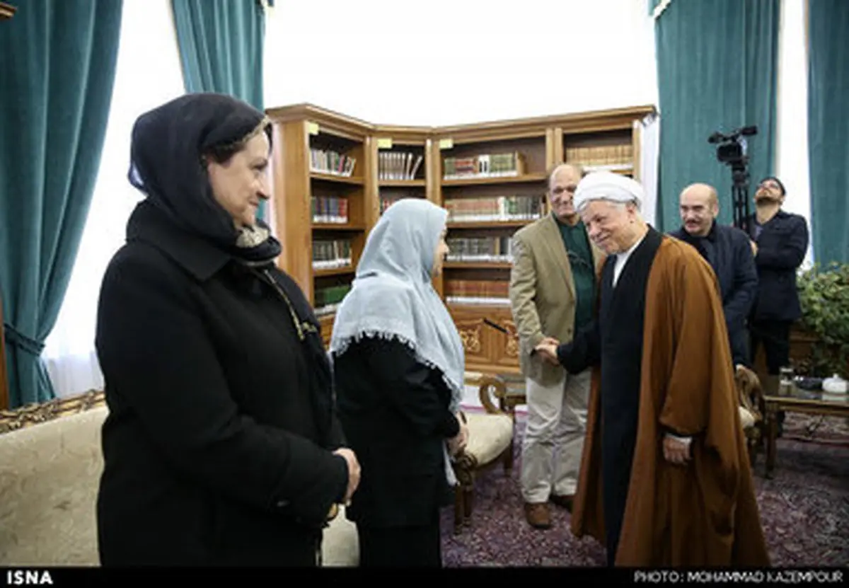 دیدار جمعی از هنرمندان با آیت الله هاشمی رفسنجانی/تصاویر