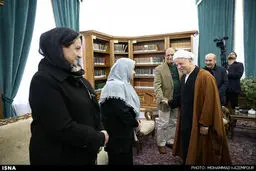 دیدار جمعی از هنرمندان با آیت الله هاشمی رفسنجانی/تصاویر