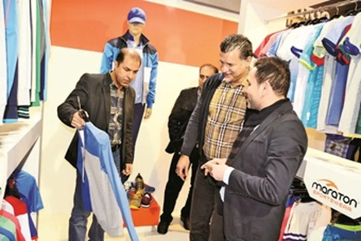 علی دایی در روز تولدش در نمایشگاه پوشاک ترک + عکس