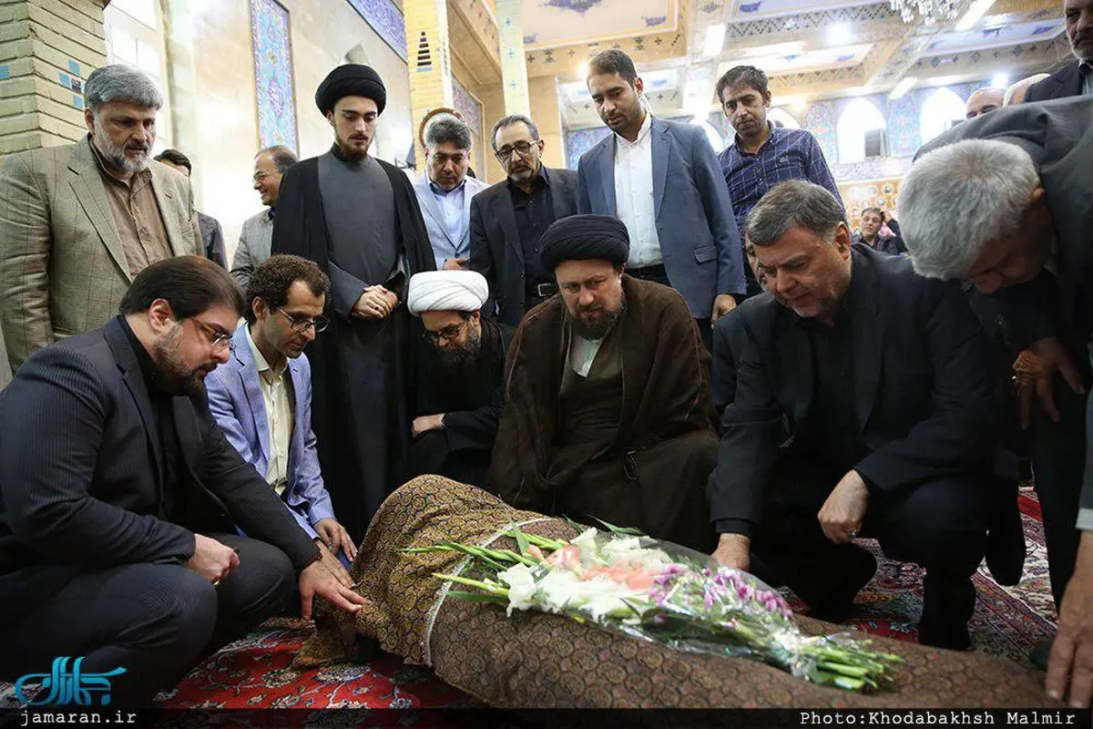 تصویری از پسر سیدحسن خمینی در لباس روحانیت