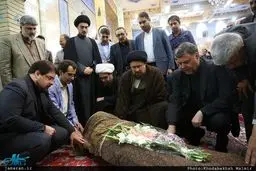 تصویری از پسر سیدحسن خمینی در لباس روحانیت