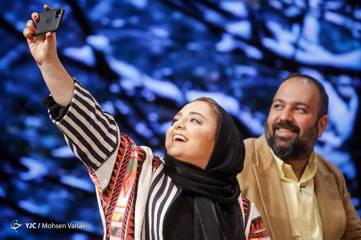 عکس / سلفی علی اوجی و نرگس محمدی در پشت صحنه برنامه روشن ترین شب