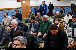 عکس/ حاتمی‌کیا در نمازخانه کاخ جشنواره