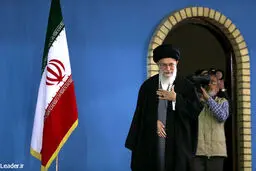 دیدار هزاران نفر از مردم قم با رهبر انقلاب/ تصاویر