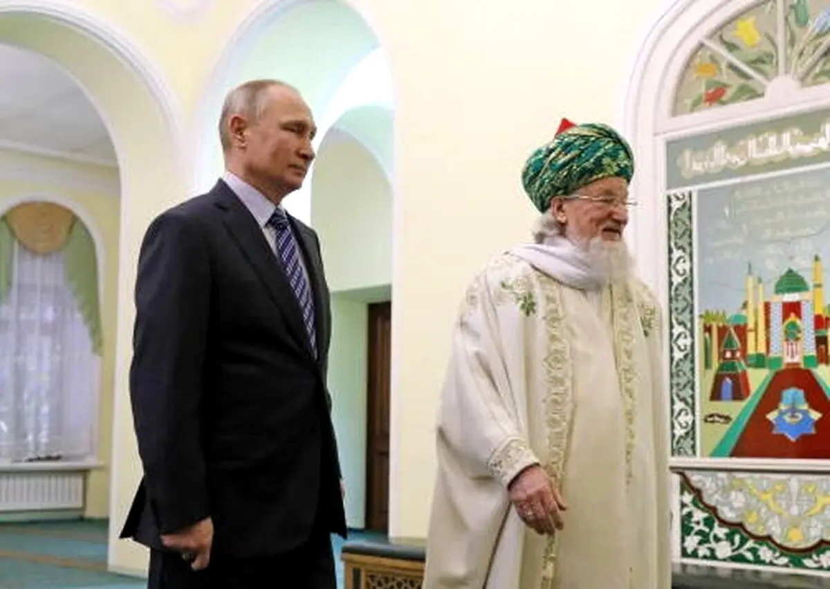 تصاویری از حضور ولادیمیر پوتین در مسجد