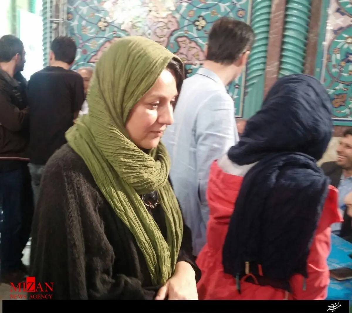 بازیگر زن مشهور هم رای داد/ عکس