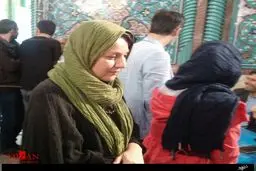 بازیگر زن مشهور هم رای داد/ عکس