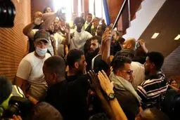 تظاهرات در اعتراض به نحوه رسیدگی دولت انگلیس به سانحه آتش سوزی برج گرنفل لندن+عکس