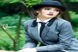 نیلوفر پارسا ، بازیگر سریال آوای باران روسری از سر برداشت