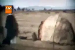 فیلم / رهبر انقلاب در حال امدادرسانی به مردم سیل‌زده ایرانشهر در دوران پهلوی