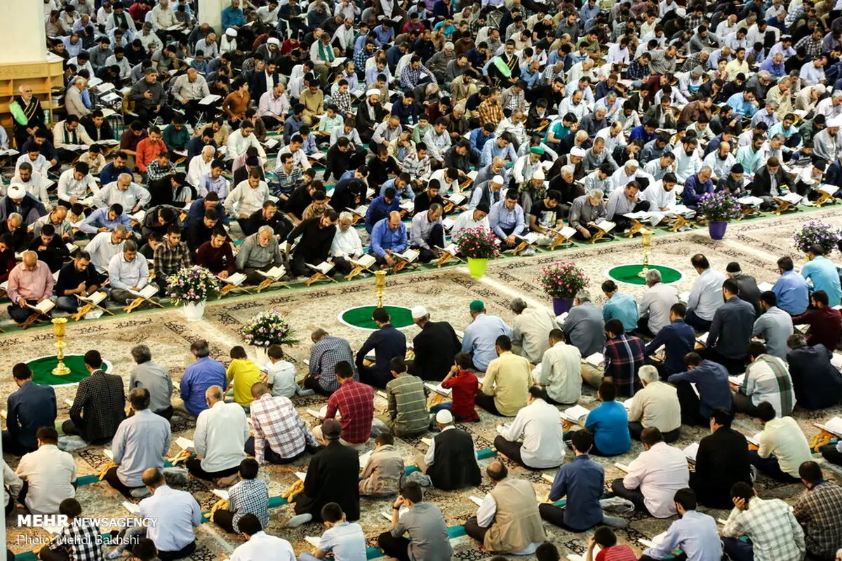 عکس/ جزءخوانی در حرم حضرت معصومه(س)