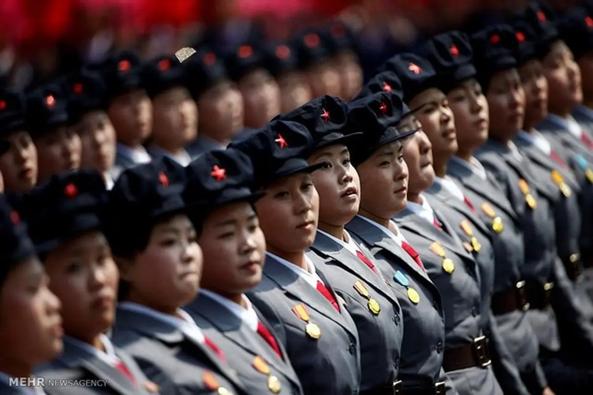 رژه زنان ارتش کره شمالی در روز خورشید/عکس