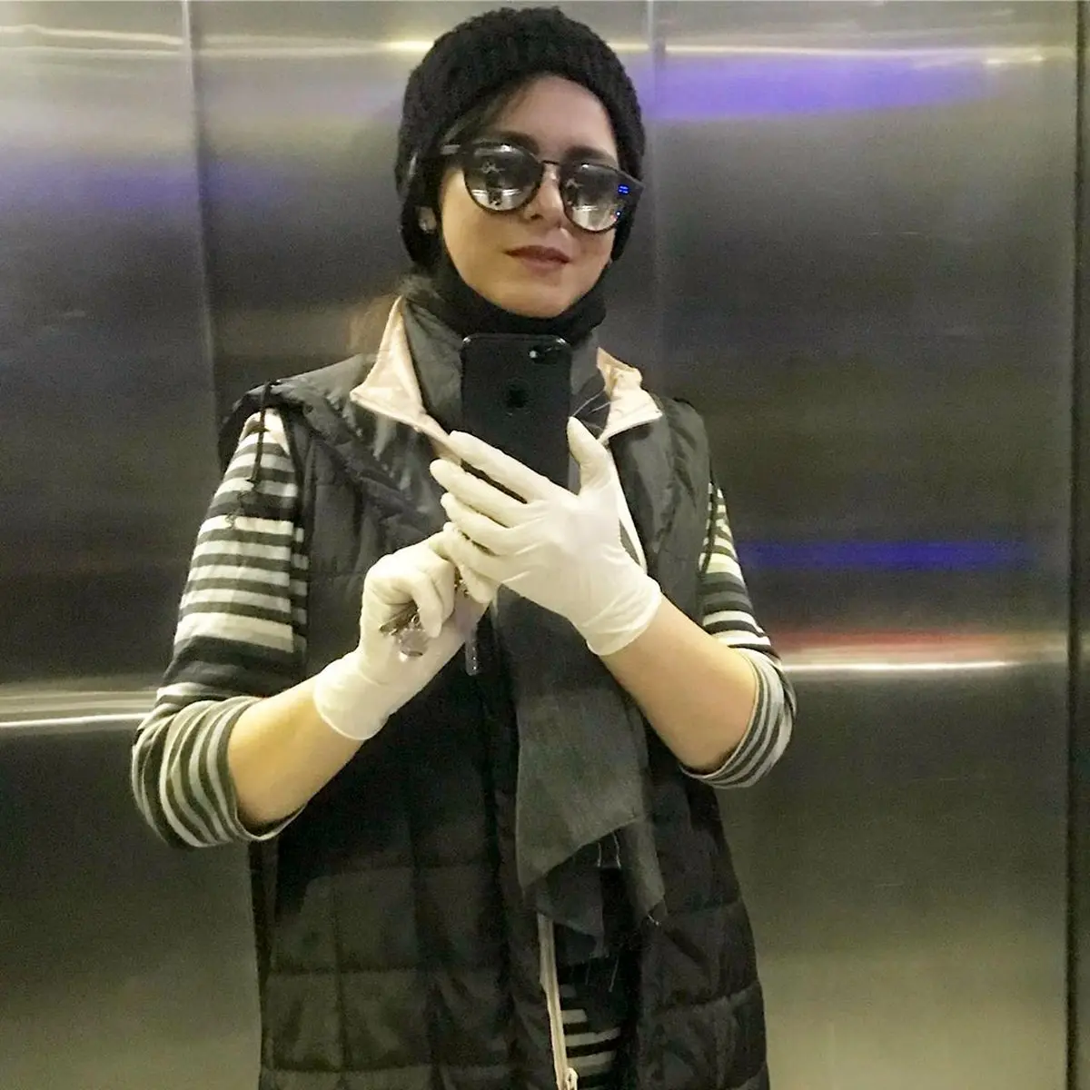 سلفی آسانسوری غزل شاکری