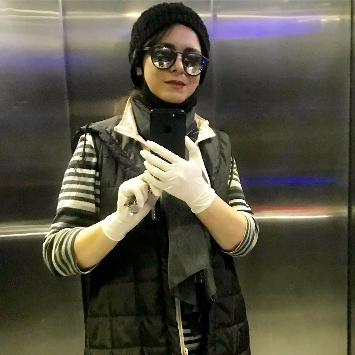 سلفی آسانسوری غزل شاکری