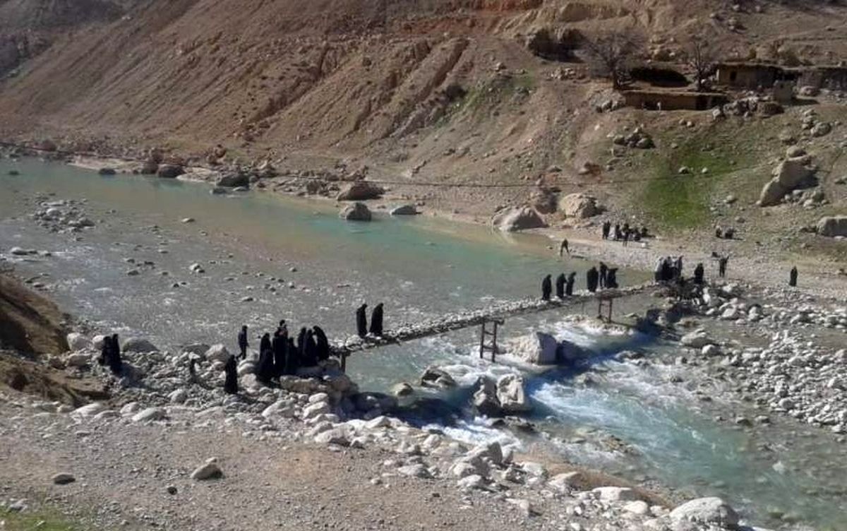 تنها پل روستای «آبمورد» را آب برد!+عکس ها