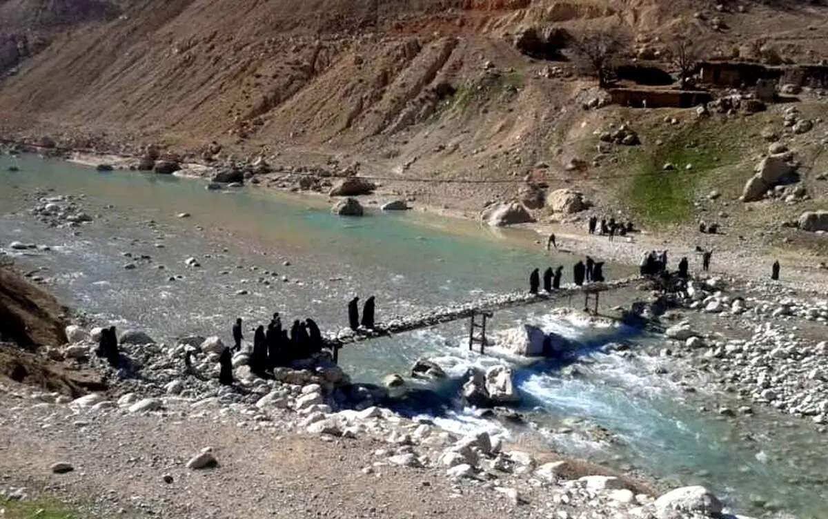 تنها پل روستای «آبمورد» را آب برد!+عکس ها