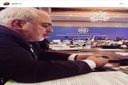 تلفن همراه ظریف/عکس