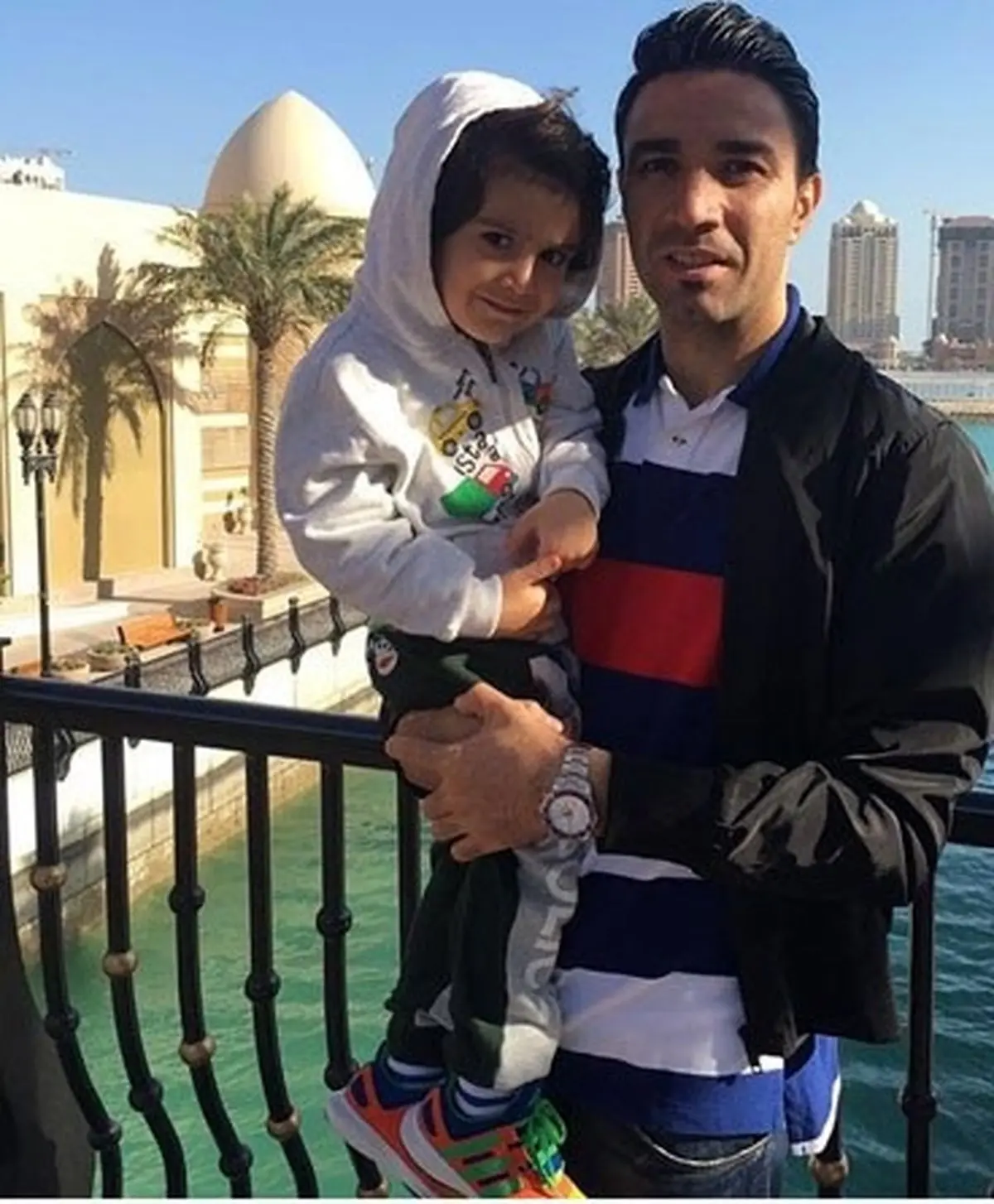 جواد نکونام و پسرش در قطر/ عکس