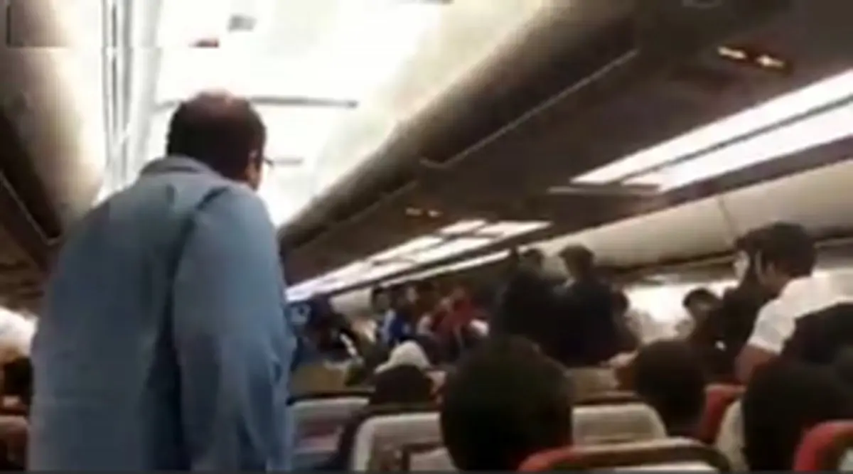 مشاجره لفظی مسافران هواپیما با بازیکنان تیم استقلال تهران + فیلم