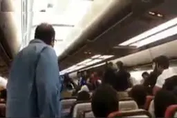 مشاجره لفظی مسافران هواپیما با بازیکنان تیم استقلال تهران + فیلم