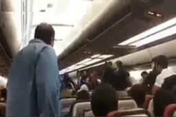 مشاجره لفظی مسافران هواپیما با بازیکنان تیم استقلال تهران + فیلم