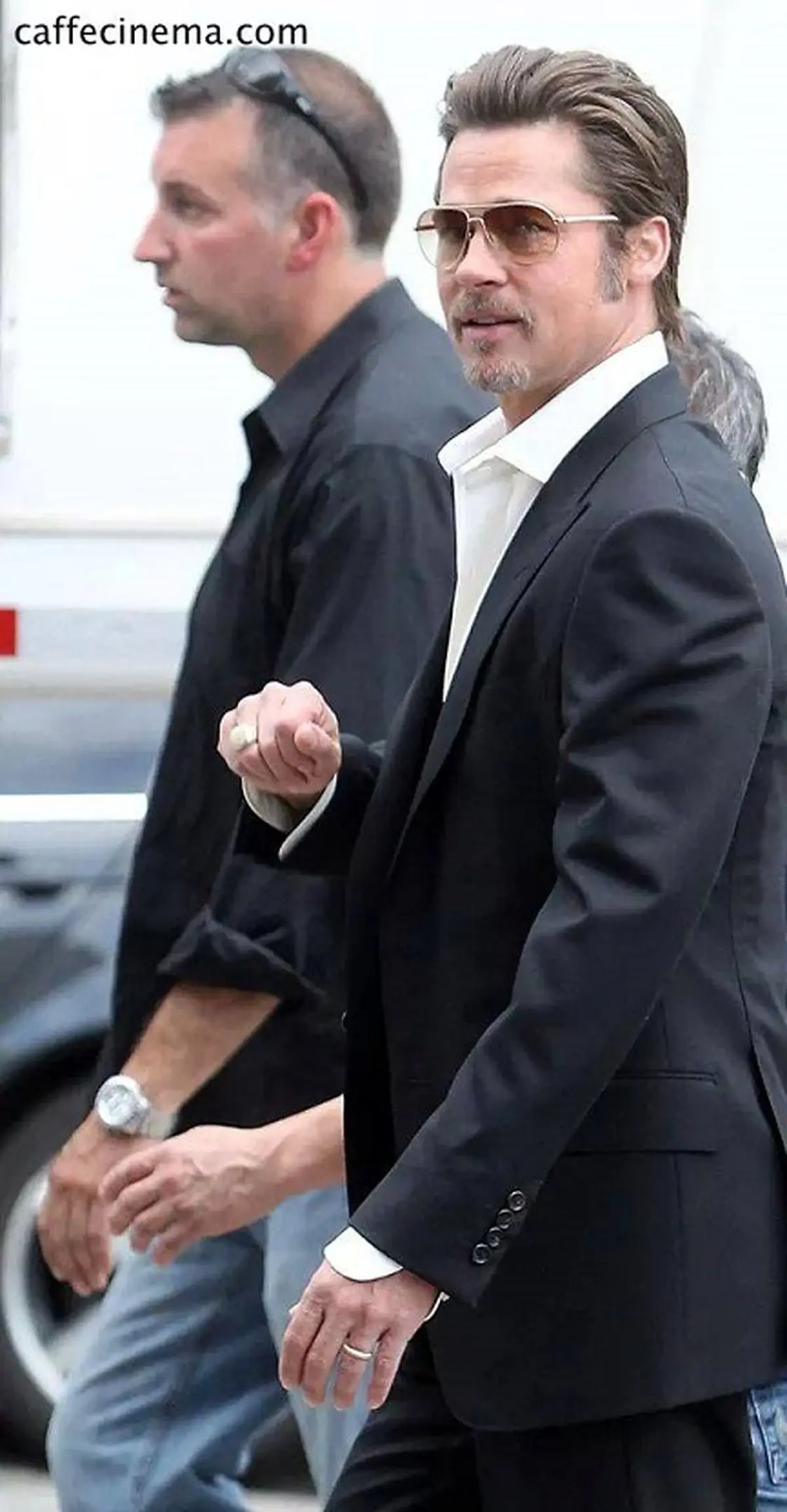 اولین تصویر از براد پیت با حلقه ازدواجش