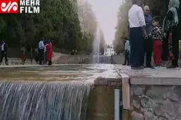 ببینید؛حضور گسترده مسافران نوروزی در باغ شاهزاده ماهان