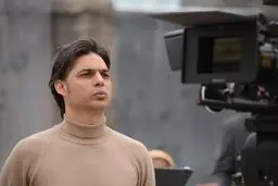 تصویری از پیمان معادی در پشت صحنه فیلم "بمب"