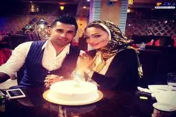 عکس بسیار صمیمی فوتبالیست معروف ایرانی و همسرش