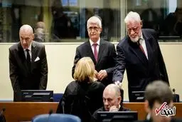 متهم جنایت جنگی در دادگاه لیوان حاوی زهر سرکشید/تصاویر