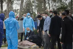 تدفین تحت تدابیر خاص پزشکی نماینده منتخب تهران + عکس