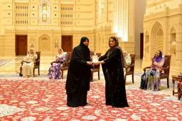 اولین حضور رسمی همسر سلطان عمان در رسانه‌ها + عکس