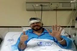 کری‌خوانی از روی تخت بیمارستان/عکس