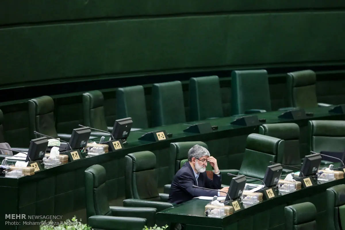 تنهایی علی مطهری در مجلس/ عکس