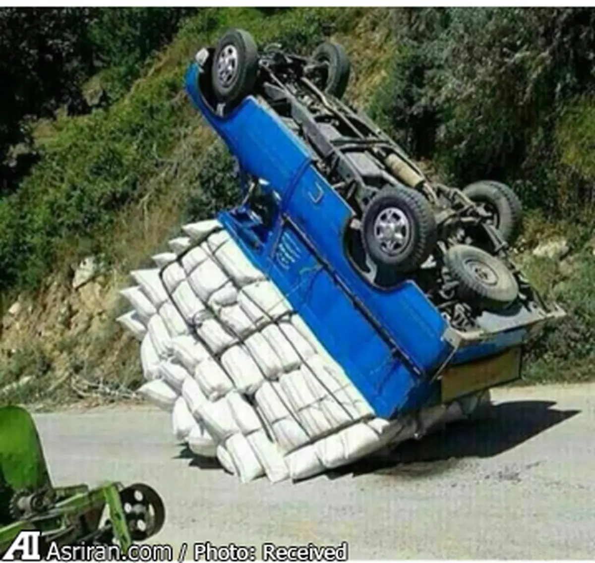 وقتی نیسان آبی ضربه فنی می شود/عکس
