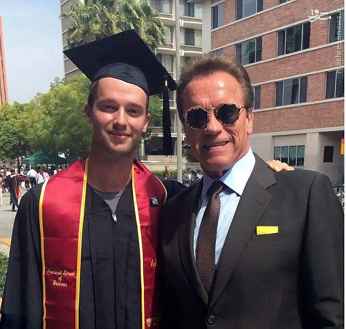 آرنولد شوارتزنگر در کنار فرزندش/ عکس