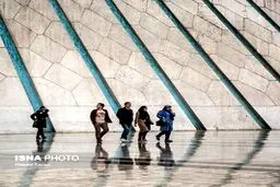 خلوت‌ترین لحظات شلوغ‌ترین خیابان تهران/تصاوير