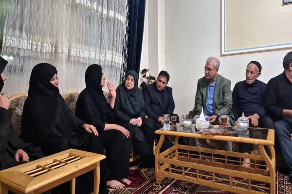 تصاویر حضور مهاجرانی و ربیعی در خانه الهه حسین نژاد